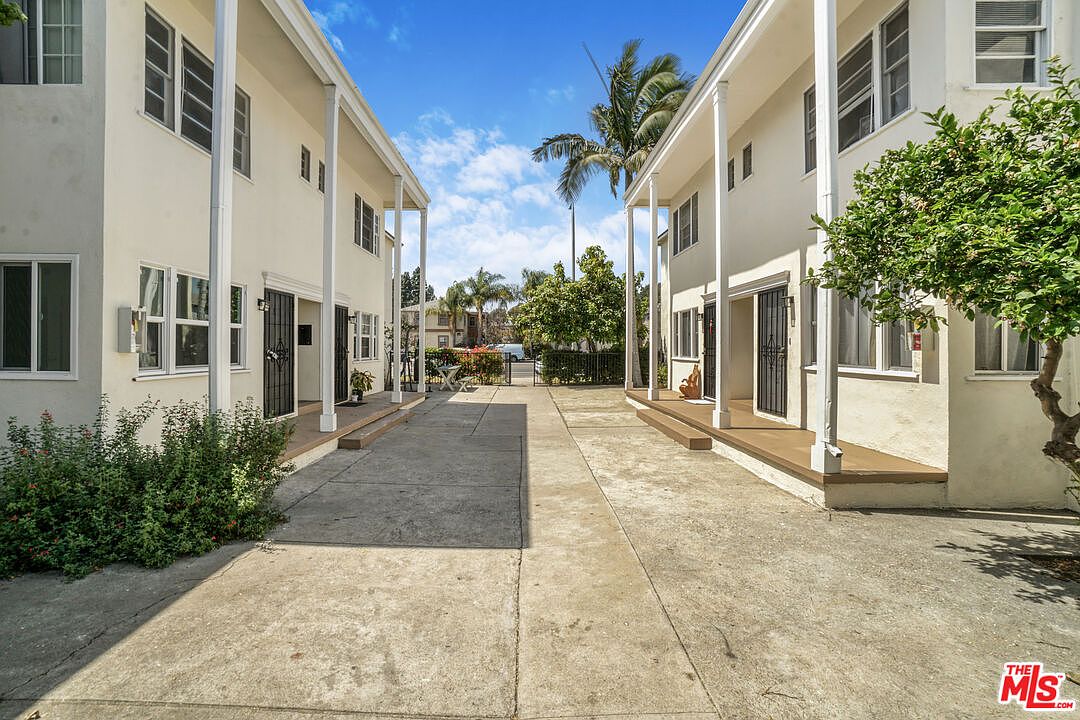 12314 Washington Pl - central walkway and unit entries