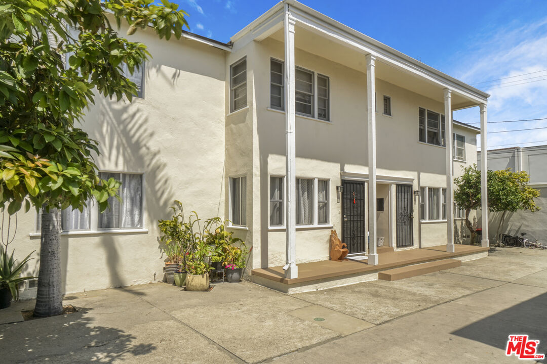 12320 Washington Pl - unit entries and porches